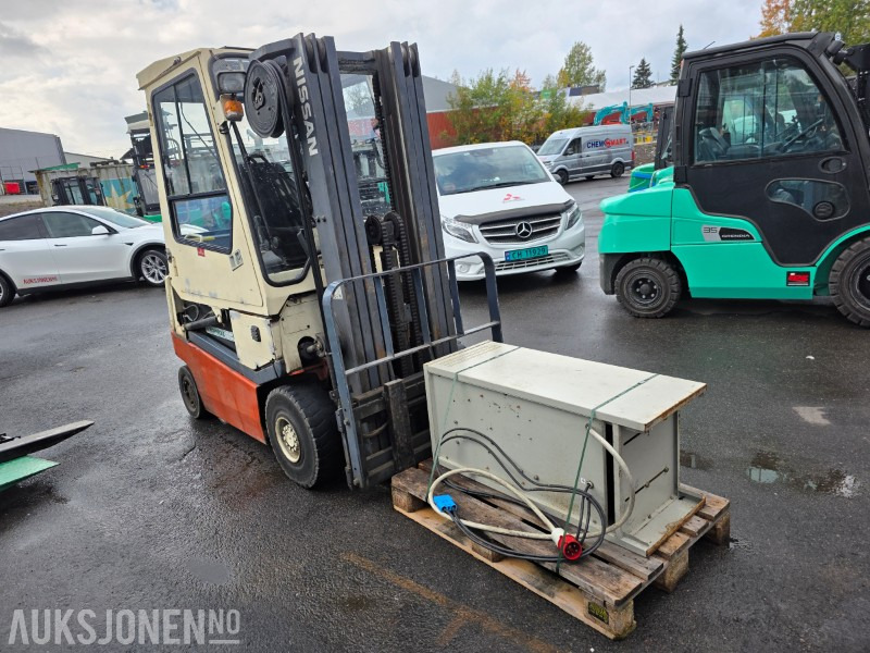 1998 Nissan Q02L25U truck 2,5 T - Equipamento de movimentação: foto 2 1998 Nissan Q02L25U truck 2,5 T - Equipamento de movimentação: foto 2
