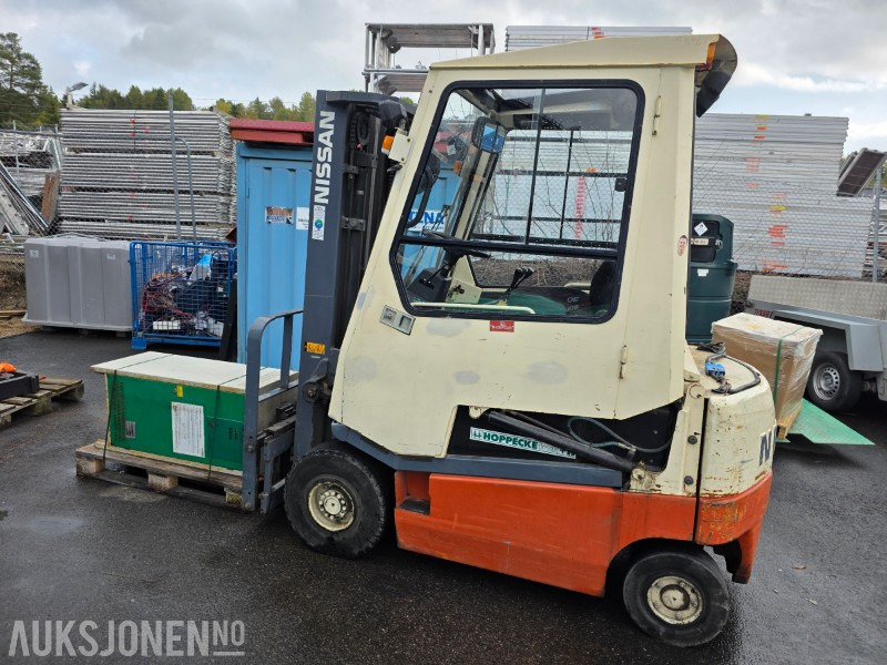 1998 Nissan Q02L25U truck 2,5 T - Equipamento de movimentação: foto 4 1998 Nissan Q02L25U truck 2,5 T - Equipamento de movimentação: foto 4