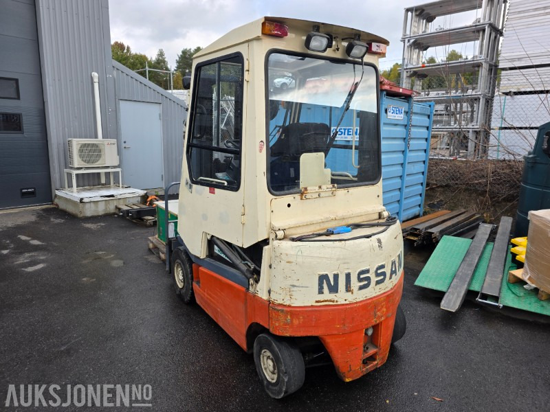 1998 Nissan Q02L25U truck 2,5 T - Equipamento de movimentação: foto 5 1998 Nissan Q02L25U truck 2,5 T - Equipamento de movimentação: foto 5