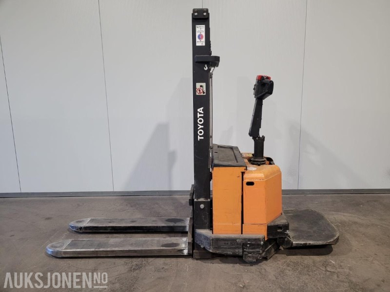 2000 Toyota Stabler - Equipamento de movimentação: foto 2 2000 Toyota Stabler - Equipamento de movimentação: foto 2