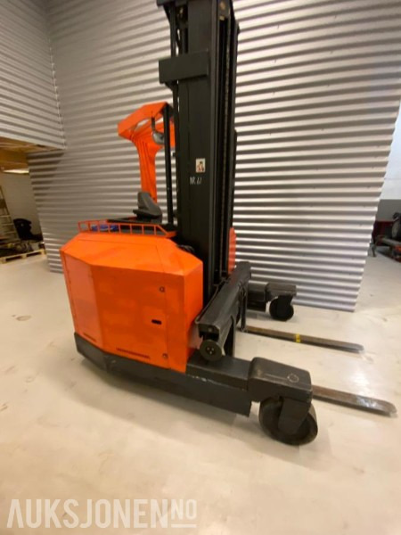 2002 BT 4-veis 2,7T 6,3M REP. - Equipamento de movimentação: foto 4 2002 BT 4-veis 2,7T 6,3M REP. - Equipamento de movimentação: foto 4