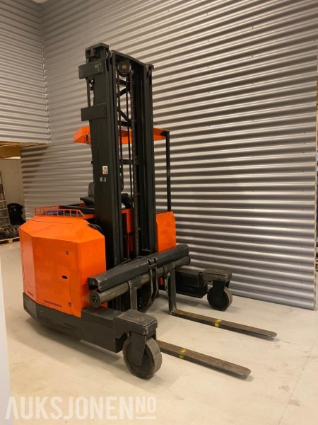 2002 BT 4-veis 2,7T 6,3M REP. - Equipamento de movimentação: foto 3 2002 BT 4-veis 2,7T 6,3M REP. - Equipamento de movimentação: foto 3