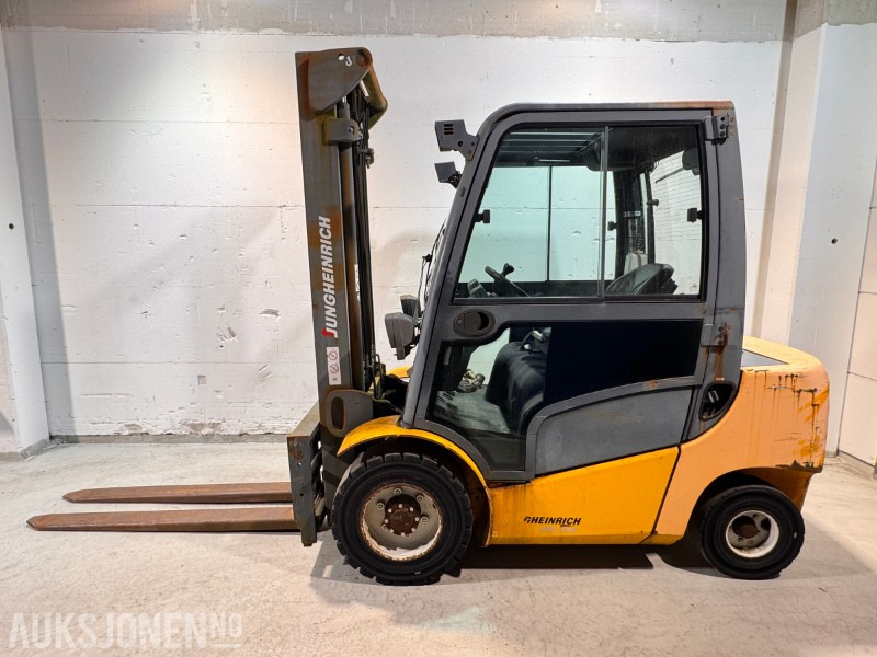 2007 Jungheinrich DFG 430 Motvektstruck 3000KG, 2853 timer - Equipamento de movimentação: foto 2 2007 Jungheinrich DFG 430 Motvektstruck 3000KG, 2853 timer - Equipamento de movimentação: foto 2