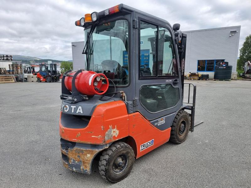 2010 Toyota 2010 Toyota 02-8FGF25 - 2,5 tonns propantruck - 4,7 m løftehøyde - Equipamento de movimentação: foto 3 2010 Toyota 2010 Toyota 02-8FGF25 - 2,5 tonns propantruck - 4,7 m løftehøyde - Equipamento de movimentação: foto 3