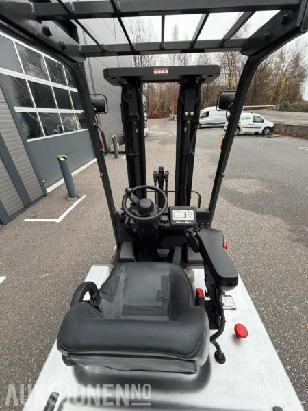 2013 Nissan AG1N1L18Q elektrisk truck Hydraulisk sideskift - Equipamento de movimentação: foto 5 2013 Nissan AG1N1L18Q elektrisk truck Hydraulisk sideskift - Equipamento de movimentação: foto 5