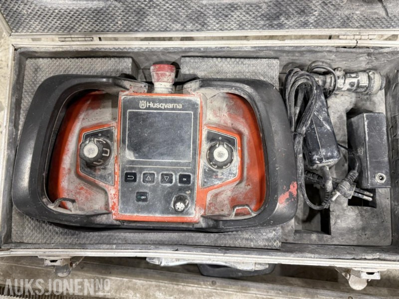 Husqvarna veggsag / strømforsyning / Fjernkontroll med lader - Equipamento de construção: foto 3 Husqvarna veggsag / strømforsyning / Fjernkontroll med lader - Equipamento de construção: foto 3