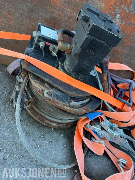 Kranbil Vinsj - ingen minstepris - Guindaste: foto 1 Kranbil Vinsj - ingen minstepris - Guindaste: foto 1