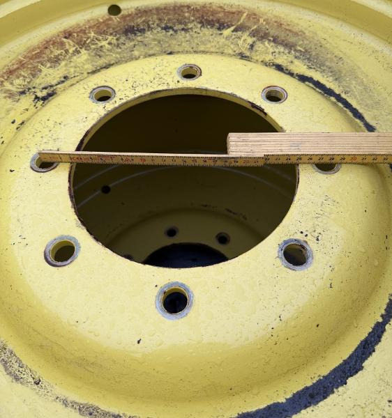 2 STK TRAKTORHJUL NOKIAN TYRES TRI 2 400/80R28 - Máquina agrícola: foto 4 2 STK TRAKTORHJUL NOKIAN TYRES TRI 2 400/80R28 - Máquina agrícola: foto 4