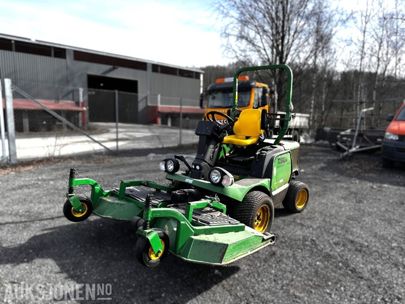 2013 John Deere 1445 series II 4WD frontmontert gressklipper - Máquina agrícola: foto 1 2013 John Deere 1445 series II 4WD frontmontert gressklipper - Máquina agrícola: foto 1