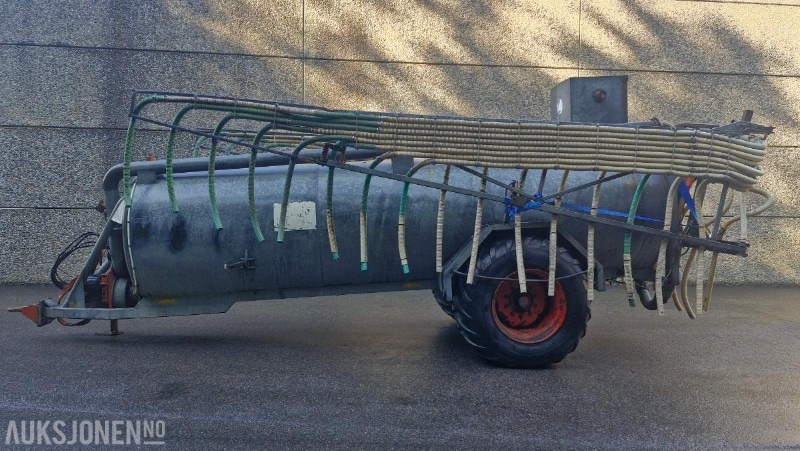 Harsø Tankvogn med slangespreder og store 700-hjul (Trelleborg) - Máquina agrícola: foto 1 Harsø Tankvogn med slangespreder og store 700-hjul (Trelleborg) - Máquina agrícola: foto 1
