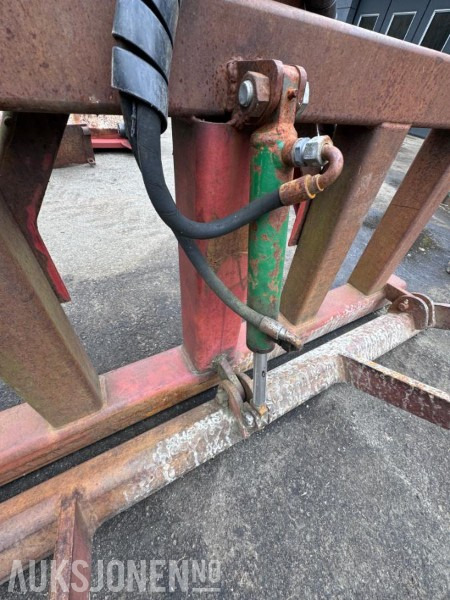 Hydraulisk spyd med triangelfeste - Tiltbart spyd - Máquina agrícola: foto 4 Hydraulisk spyd med triangelfeste - Tiltbart spyd - Máquina agrícola: foto 4