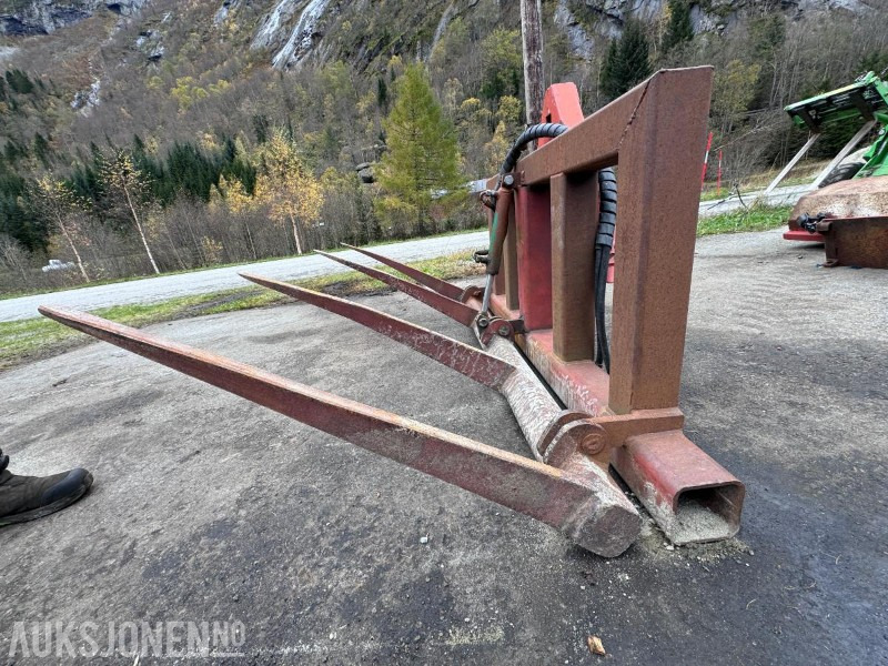 Hydraulisk spyd med triangelfeste - Tiltbart spyd - Máquina agrícola: foto 2 Hydraulisk spyd med triangelfeste - Tiltbart spyd - Máquina agrícola: foto 2