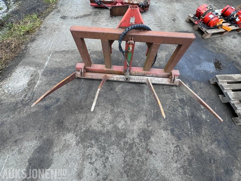 Hydraulisk spyd med triangelfeste - Tiltbart spyd - Máquina agrícola: foto 1 Hydraulisk spyd med triangelfeste - Tiltbart spyd - Máquina agrícola: foto 1