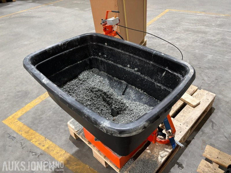 Sandspreder til traktor. 3punktfeste. Prototype - Máquina agrícola: foto 3 Sandspreder til traktor. 3punktfeste. Prototype - Máquina agrícola: foto 3