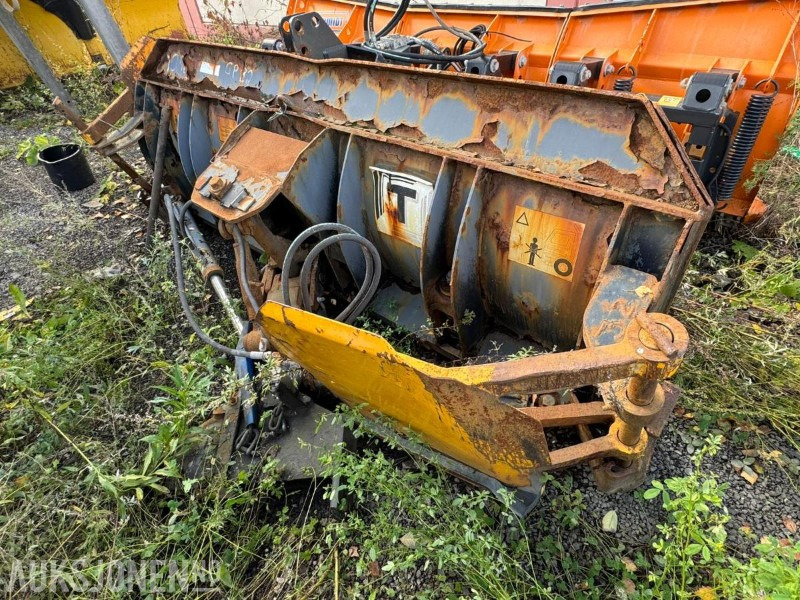 Tellefsdal 250cm hydraulisk svingbart brøyteskjær / kommunalblad m/dobbel ving - Máquina agrícola: foto 3 Tellefsdal 250cm hydraulisk svingbart brøyteskjær / kommunalblad m/dobbel ving - Máquina agrícola: foto 3