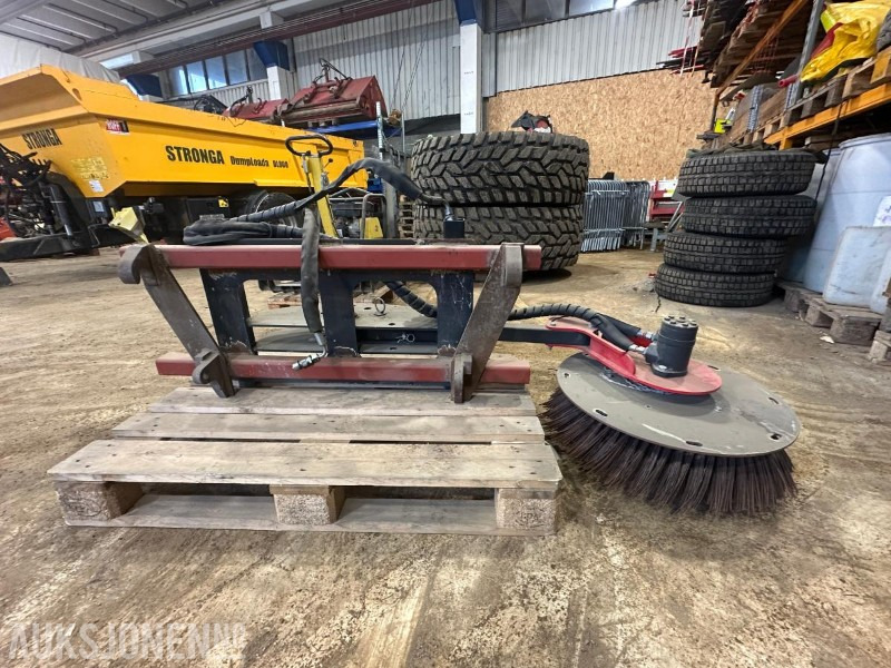 Thaler Hydraulisk kost/sidekost - Eurofeste - Máquina agrícola: foto 3 Thaler Hydraulisk kost/sidekost - Eurofeste - Máquina agrícola: foto 3