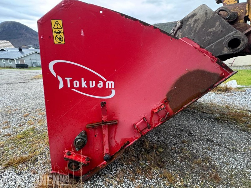 Tokvam selvlastende sandstrøer SMA 1600 - Strøbredde ca 2300 mm - Triangelkobling - 1600 L - Máquina agrícola: foto 5 Tokvam selvlastende sandstrøer SMA 1600 - Strøbredde ca 2300 mm - Triangelkobling - 1600 L - Máquina agrícola: foto 5
