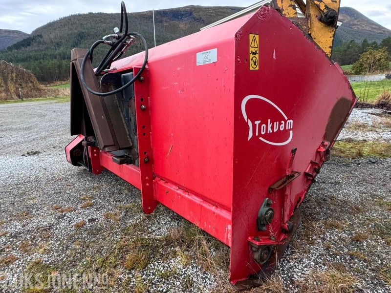 Tokvam selvlastende sandstrøer SMA 1600 - Strøbredde ca 2300 mm - Triangelkobling - 1600 L - Máquina agrícola: foto 3 Tokvam selvlastende sandstrøer SMA 1600 - Strøbredde ca 2300 mm - Triangelkobling - 1600 L - Máquina agrícola: foto 3