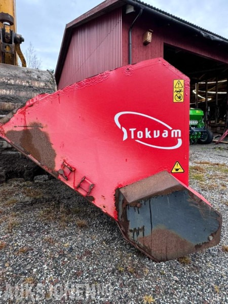 Tokvam selvlastende sandstrøer SMA 1600 - Strøbredde ca 2300 mm - Triangelkobling - 1600 L - Máquina agrícola: foto 4 Tokvam selvlastende sandstrøer SMA 1600 - Strøbredde ca 2300 mm - Triangelkobling - 1600 L - Máquina agrícola: foto 4