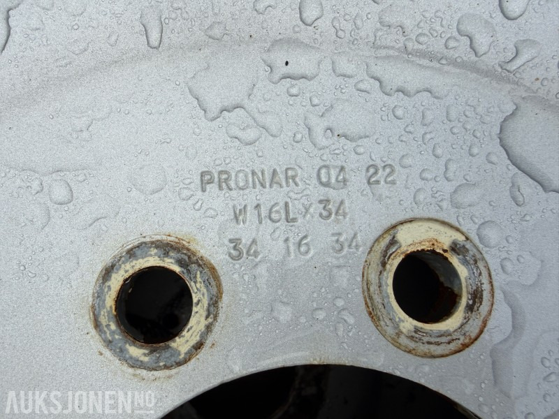 Traktordekk med pigg stått på New Holland T5060 - Máquina agrícola: foto 5 Traktordekk med pigg stått på New Holland T5060 - Máquina agrícola: foto 5