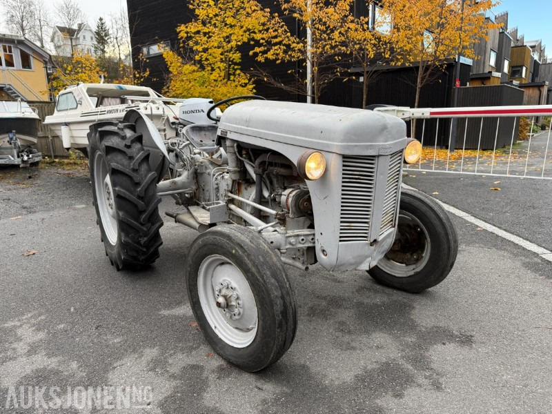 Massey Ferguson Gråtass - Trator: foto 3 Massey Ferguson Gråtass - Trator: foto 3