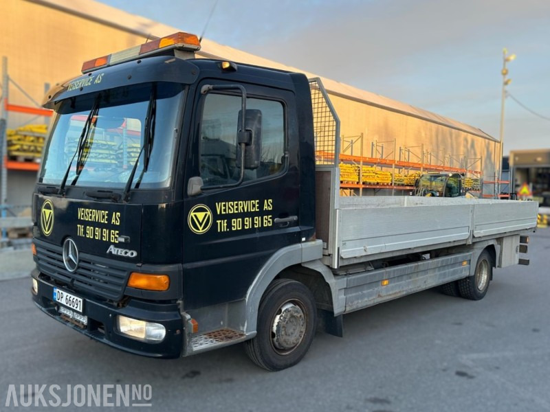 Mercedes-Benz Atego 818/42 – 2005-modell – 7,5 tonn planbil – Kjørbar, men EU utløpt - Camião de caixa aberta/ Plataforma: foto 1 Mercedes-Benz Atego 818/42 – 2005-modell – 7,5 tonn planbil – Kjørbar, men EU utløpt - Camião de caixa aberta/ Plataforma: foto 1