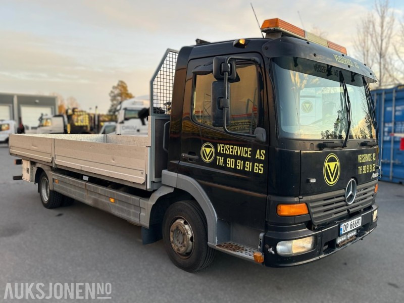 Mercedes-Benz Atego 818/42 – 2005-modell – 7,5 tonn planbil – Kjørbar, men EU utløpt - Camião de caixa aberta/ Plataforma: foto 3 Mercedes-Benz Atego 818/42 – 2005-modell – 7,5 tonn planbil – Kjørbar, men EU utløpt - Camião de caixa aberta/ Plataforma: foto 3