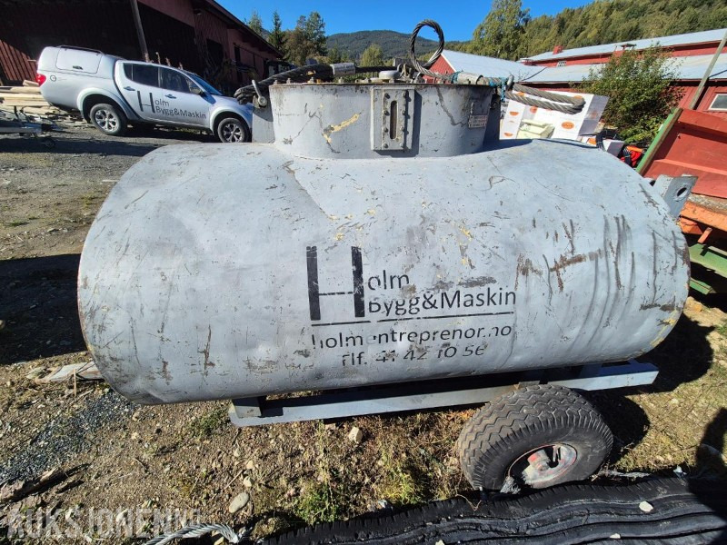Mobil Dieseltank med hjulgang ca 1900 l - Equipamento de construção: foto 4 Mobil Dieseltank med hjulgang ca 1900 l - Equipamento de construção: foto 4