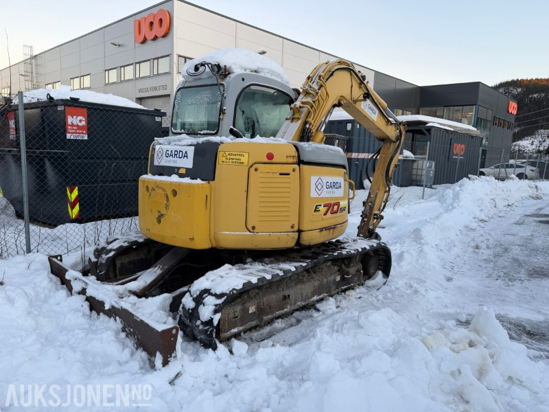 New Holland Kobelco E70SR-1ES – 2007-modell – 7,6 tonns korthekk beltegraver - Rotortilt - 2 skuffer - Escavadeira: foto 3 New Holland Kobelco E70SR-1ES – 2007-modell – 7,6 tonns korthekk beltegraver - Rotortilt - 2 skuffer - Escavadeira: foto 3