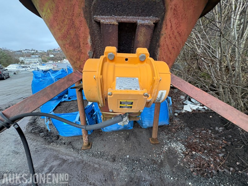 Silotrakt med vibrasjonsmotor - Equipamento de construção: foto 5 Silotrakt med vibrasjonsmotor - Equipamento de construção: foto 5