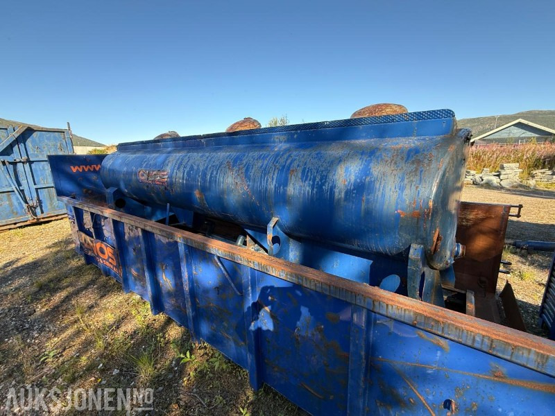 Vanntank på krokløftramme - Equipamento de construção: foto 2 Vanntank på krokløftramme - Equipamento de construção: foto 2