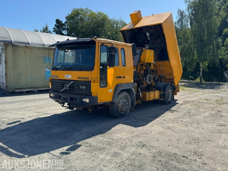 1998 Volvo FL614 feiebil m/ Johnston-Beam S5000 | 135 965 km | 4 638 t | Automat - Veículo municipal/ Especial: foto 1 1998 Volvo FL614 feiebil m/ Johnston-Beam S5000 | 135 965 km | 4 638 t | Automat - Veículo municipal/ Especial: foto 1