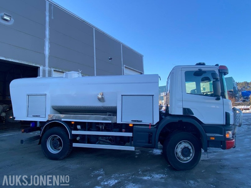 2000 Scania P-serie - Spylebil - Nyrestaurert - 4x4 - Veículo municipal/ Especial: foto 4 2000 Scania P-serie - Spylebil - Nyrestaurert - 4x4 - Veículo municipal/ Especial: foto 4