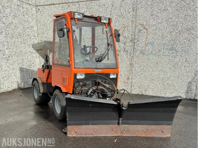 Veículo municipal/ Especial 2002 Holder C240 Traktorregistrert redskapsbærer med 4x4 brøyteskjær og strøer: foto 1