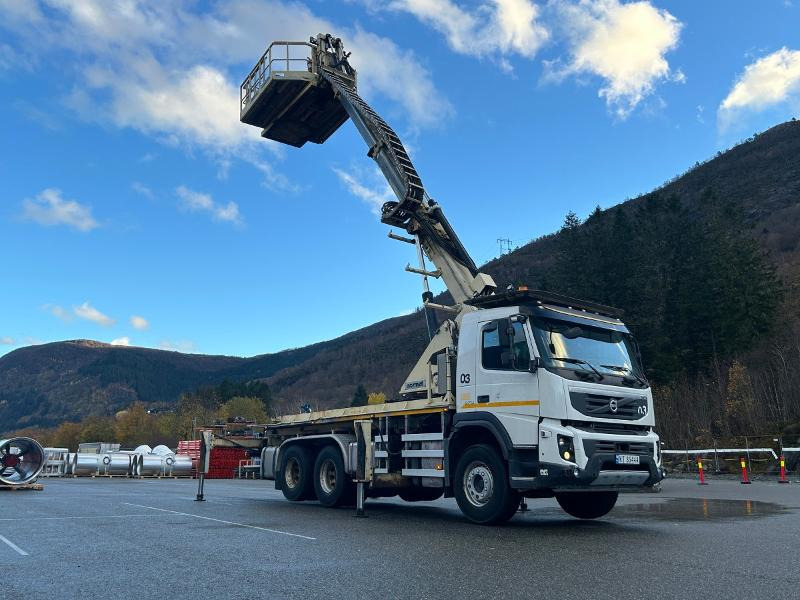 2013 Volvo FMX 370 6X4 med NORMET Esslift 1000 plattform / korg - nylig EU godkjent - Veículo municipal/ Especial: foto 2 2013 Volvo FMX 370 6X4 med NORMET Esslift 1000 plattform / korg - nylig EU godkjent - Veículo municipal/ Especial: foto 2