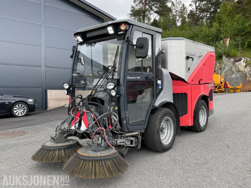 Veículo municipal/ Especial 2018 Hako Citymaster 1600 - Vei, gate og gulv feiemaskin - Redskapsbærer med kosteaggregat for gang/vei og børsteaggregat for gulv: foto 1