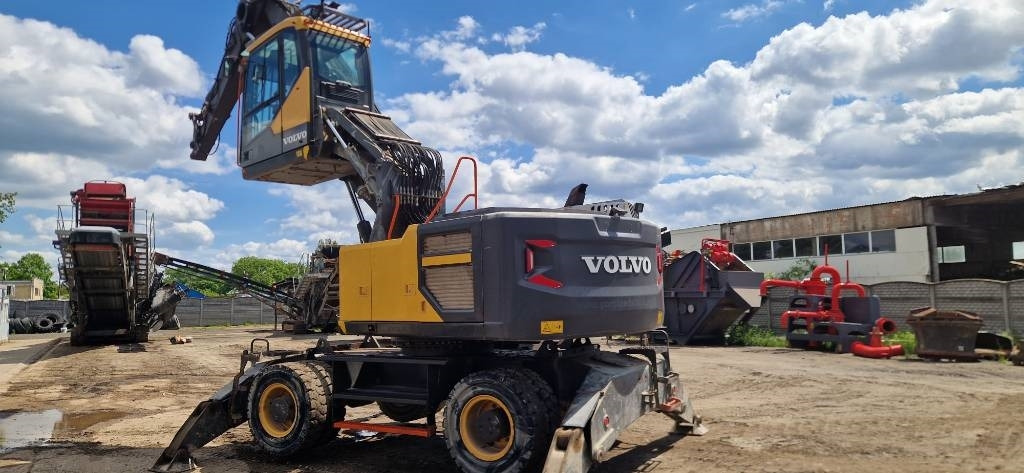 Volvo EW 240 E MH - Manipulador de material: foto 3 Volvo EW 240 E MH - Manipulador de material: foto 3