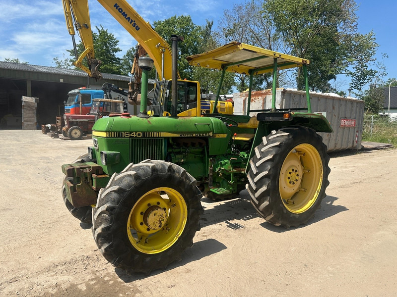 John Deere 1640 4x4 - Tractor pernalta: foto 1 John Deere 1640 4x4 - Tractor pernalta: foto 1