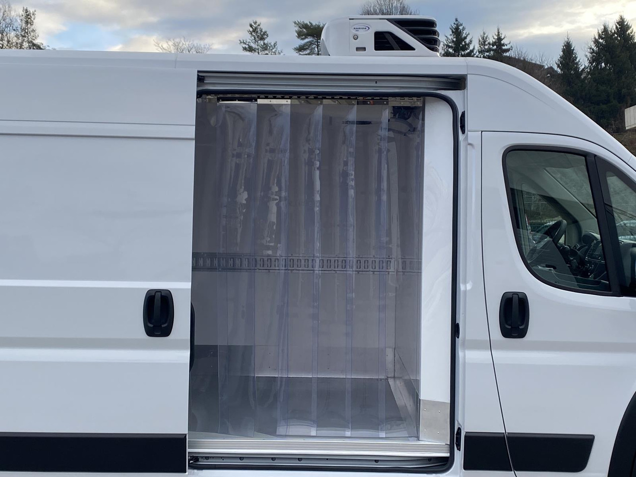 FIAT DUCATO L3H2 180PS BASE HEAVY / FRISCHDIENST + XARIOS 300 12-380V + Heizung - Carrinha frigorífica: foto 3 FIAT DUCATO L3H2 180PS BASE HEAVY / FRISCHDIENST + XARIOS 300 12-380V + Heizung - Carrinha frigorífica: foto 3