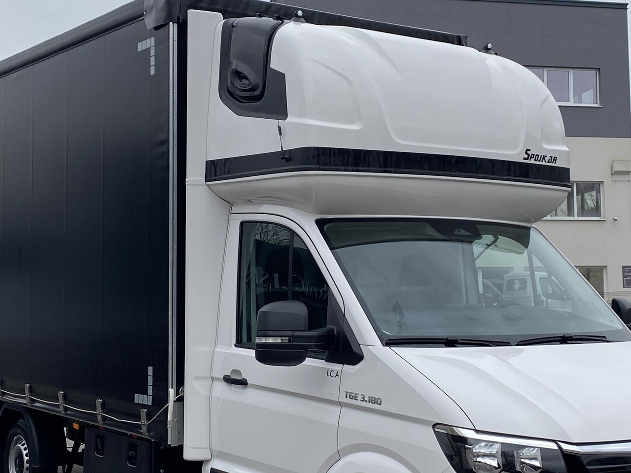 MAN TGE 3.180 L4 2.0 TDI | PRITSCHE PLANE + SCHLAFKABINE - Carrinha de lona: foto 2 MAN TGE 3.180 L4 2.0 TDI | PRITSCHE PLANE + SCHLAFKABINE - Carrinha de lona: foto 2