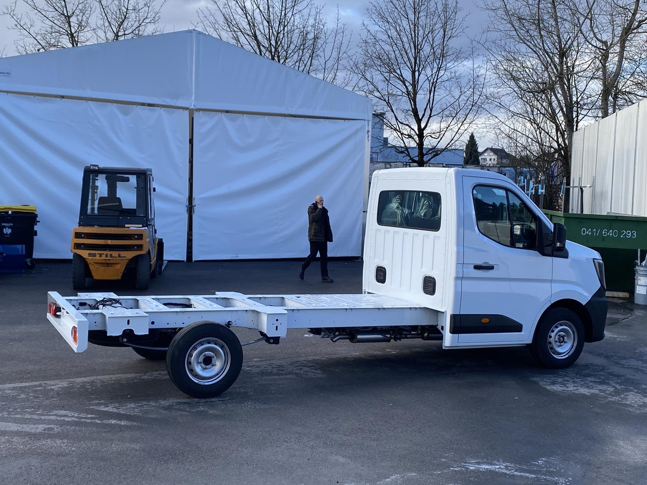 RENAULT NEW MASTER L3 170PS 1+2 PRITSCHE PLANE 4300MM - Carrinha de lona: foto 2 RENAULT NEW MASTER L3 170PS 1+2 PRITSCHE PLANE 4300MM - Carrinha de lona: foto 2