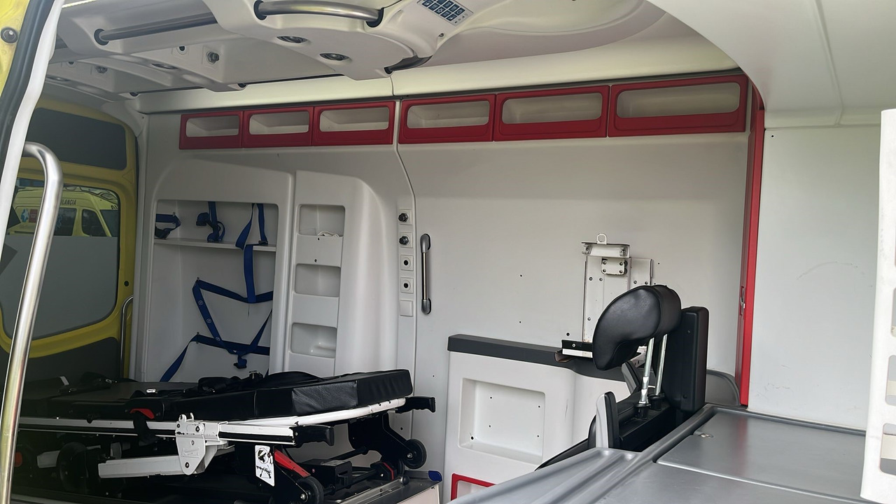 Mercedes Benz AMBULANCE Lot of 10 units Sprinter 313 CDI Automatic - Veículo municipal/ Especial: foto 5 Mercedes Benz AMBULANCE Lot of 10 units Sprinter 313 CDI Automatic - Veículo municipal/ Especial: foto 5