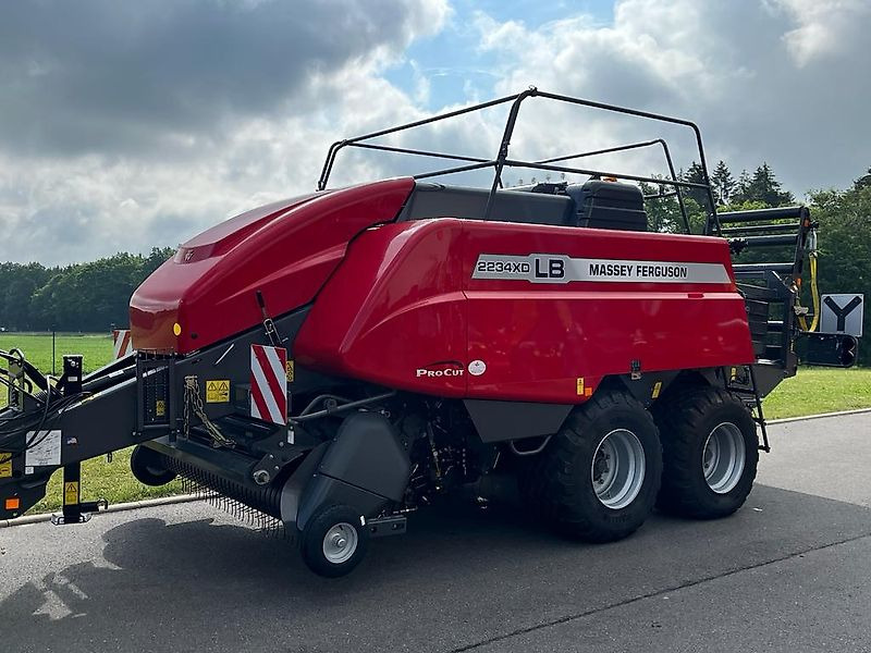 Massey Ferguson MF 2234 XDTC mit Schneidwerk "NEW" - Enfardadeira de fardos quadrados: foto 2 Massey Ferguson MF 2234 XDTC mit Schneidwerk "NEW" - Enfardadeira de fardos quadrados: foto 2