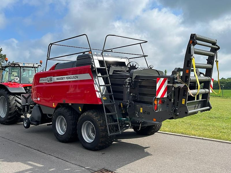Massey Ferguson MF 2234 XDTC mit Schneidwerk "NEW" - Enfardadeira de fardos quadrados: foto 4 Massey Ferguson MF 2234 XDTC mit Schneidwerk "NEW" - Enfardadeira de fardos quadrados: foto 4