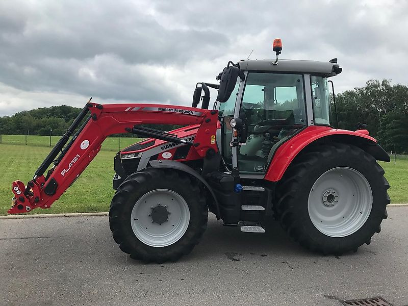 Massey Ferguson MF 5S.145 Dyna-6 "Efficient" - Trator: foto 5 Massey Ferguson MF 5S.145 Dyna-6 "Efficient" - Trator: foto 5