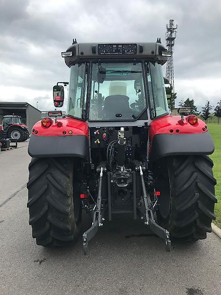 Massey Ferguson MF 5S.145 Dyna-6 "Efficient" - Trator: foto 4 Massey Ferguson MF 5S.145 Dyna-6 "Efficient" - Trator: foto 4