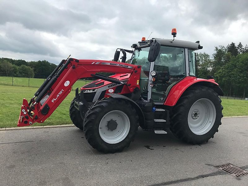 Massey Ferguson MF 5S.145 Dyna-6 "Efficient" - Trator: foto 2 Massey Ferguson MF 5S.145 Dyna-6 "Efficient" - Trator: foto 2