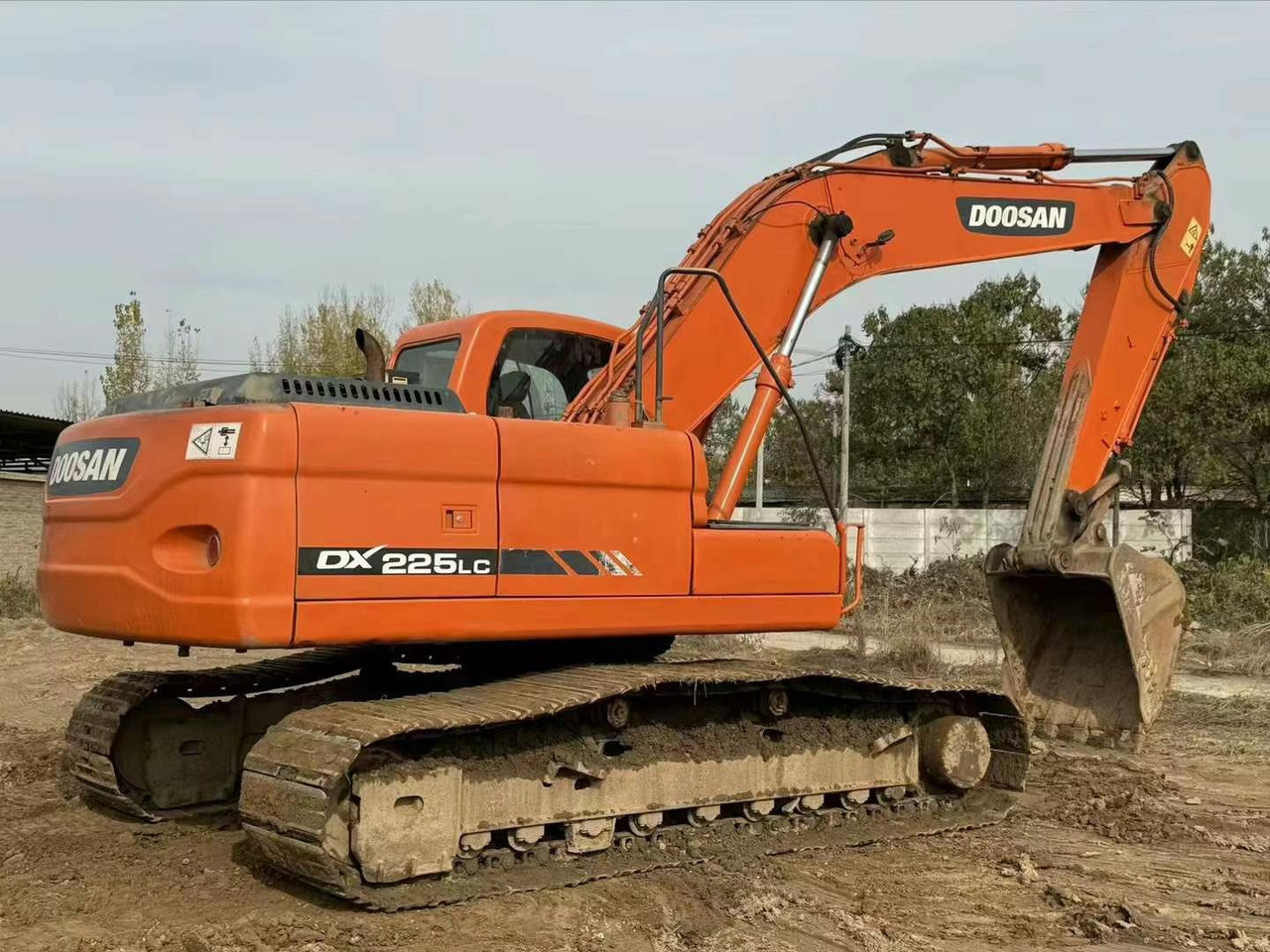 Doosan Used Excavator 225 DX225 DX300 DH150 DX300 DX420 DX520 for Sale - Escavadora de rastos: foto 1 Doosan Used Excavator 225 DX225 DX300 DH150 DX300 DX420 DX520 for Sale - Escavadora de rastos: foto 1