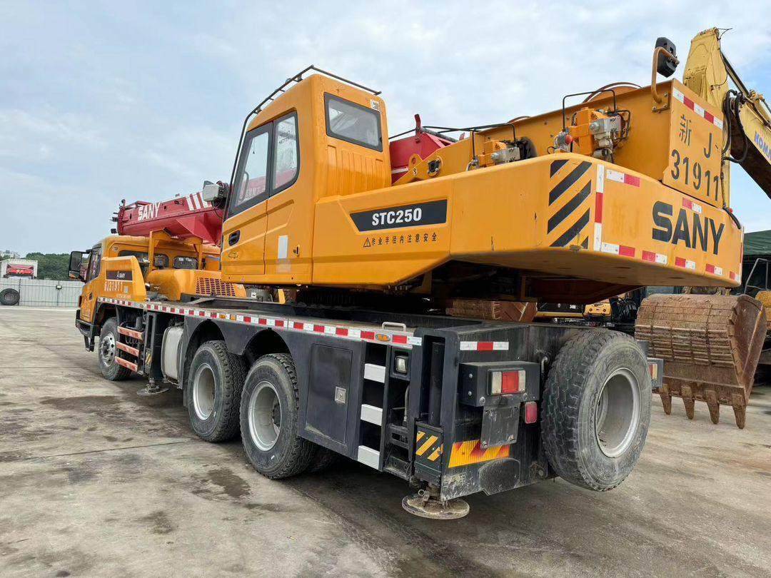 SANY STC250 25 Ton Truck Crane XCMG ZOOMLION TADANO KOBELCO 25T 50T 80T 100T 120T 200T 220T 240T 300T Crane for Sale - Grua móvel: foto 5 SANY STC250 25 Ton Truck Crane XCMG ZOOMLION TADANO KOBELCO 25T 50T 80T 100T 120T 200T 220T 240T 300T Crane for Sale - Grua móvel: foto 5