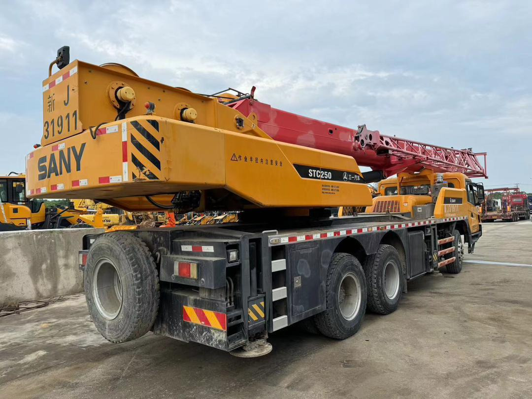 Grua móvel SANY STC250 25 Ton Truck Crane XCMG ZOOMLION TADANO KOBELCO 25T 50T 80T 100T 120T 200T 220T 240T 300T Crane for Sale: foto 7